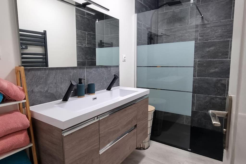 Belle Maison Climatisee Renovee Pac-Man Entre Collegues, Amis, Famille - Barbecue - Netflix - Prime - Baby Foot 50Cts Saint-Seurin-sur-l'Isle Екстериор снимка