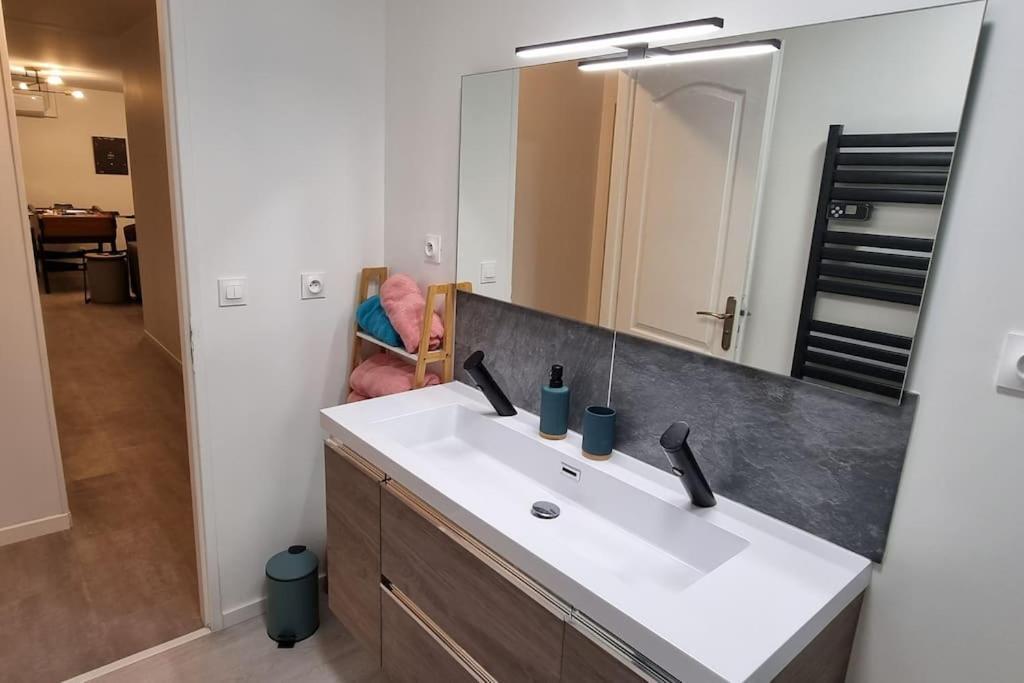 Belle Maison Climatisee Renovee Pac-Man Entre Collegues, Amis, Famille - Barbecue - Netflix - Prime - Baby Foot 50Cts Saint-Seurin-sur-l'Isle Екстериор снимка